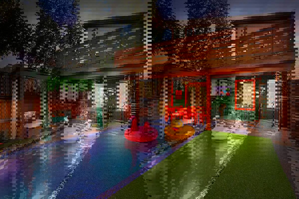 Military discount pool in San Antonio